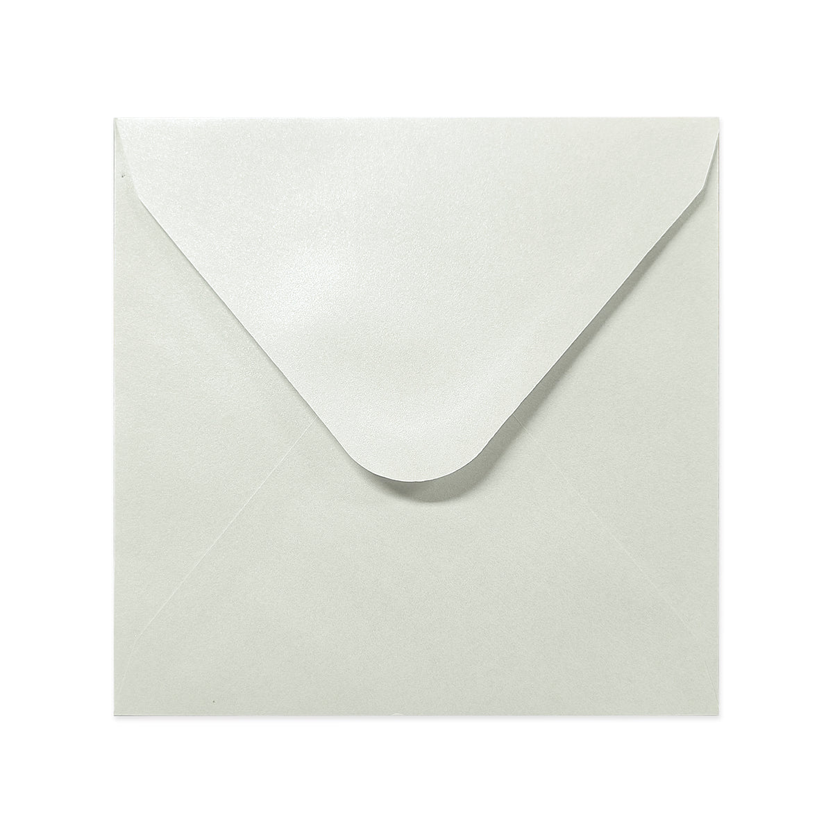 Østersfarvet kuvert - diamantklap 155x155 mm