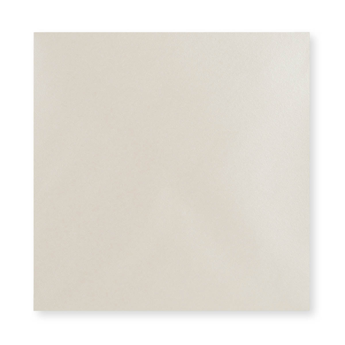 Østersfarvet kuvert - diamantklap 155x155 mm