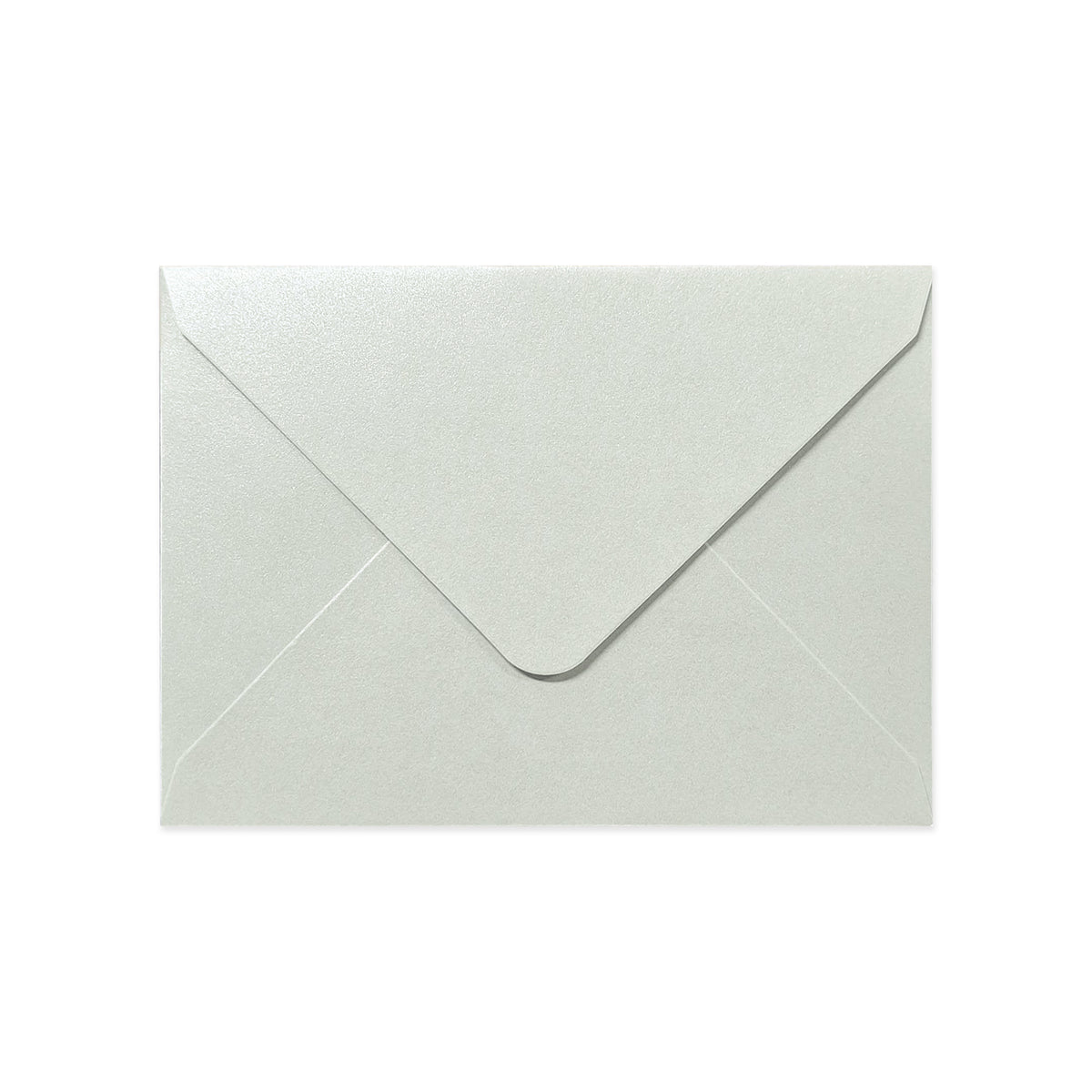 Østersfarvet kuvert - diamantklap 82x113 mm (C7)