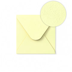 Elfenbensfarvet Kuvert med Hamret Struktur 130 x 130 mm