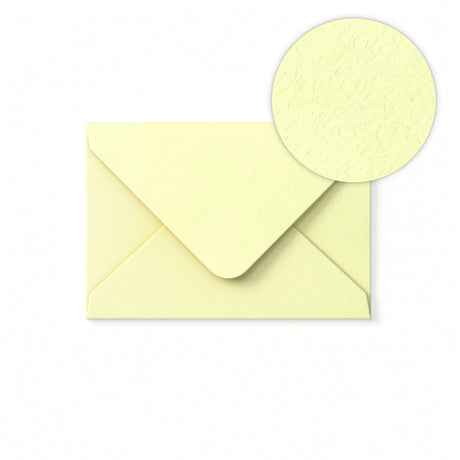Elfenbensfarvet Kuvert med Hamret Struktur 65x94 mm