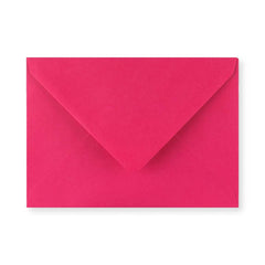 Fuschia-lyserød konvolut 133x184 mm