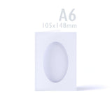 Hvide trefløjede kort med hamret struktur og ovalt udskåret vindue – pakke