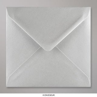 Metallisk sølvkonvolut 155x155 mm