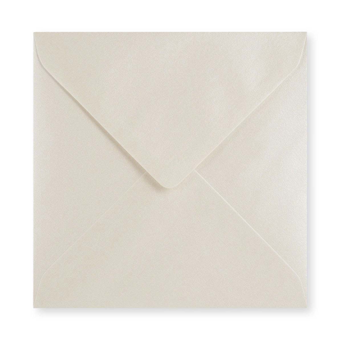 Østersfarvet kuvert - diamantklap 155x155 mm
