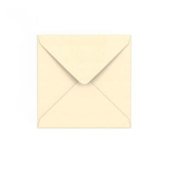 Kuvert i magnoliefarve 140x140 mm